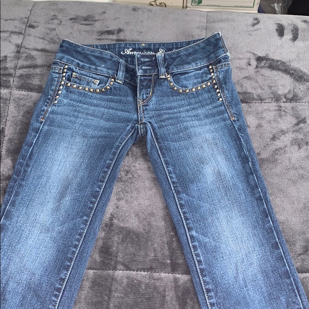 Women’s American Eagle jeans.